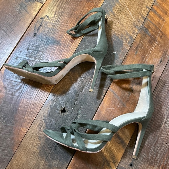 Chrissy Teigen x REVOLVE Marina Olive Green Twist Detail Heels Women’s 9.5 - Picture 5 of 9